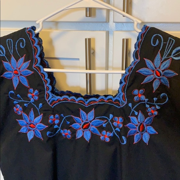 Huipil style blouse - Picture 2 of 4